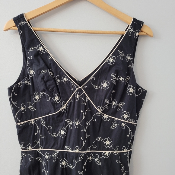 🔅Mica Black Embroidered  Floral V Neck Dress Sz10 - Picture 4 of 11
